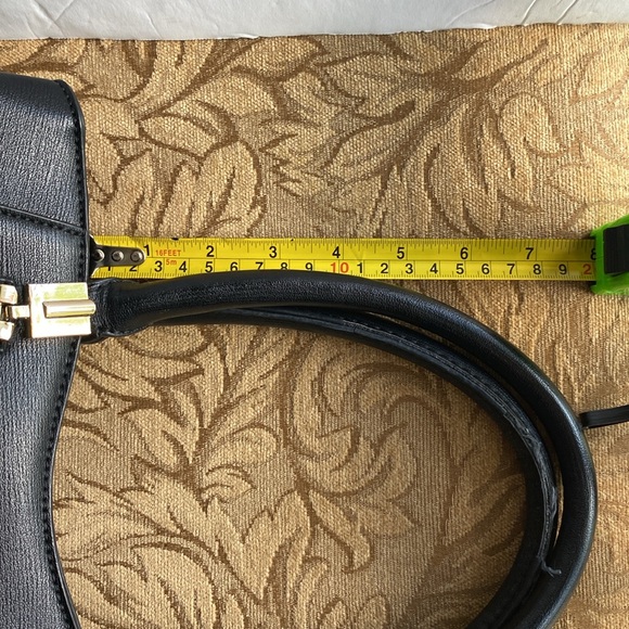 Vintage black PU woman’s tope hand bag with gold tone trim outside zip pocket - Picture 13 of 17